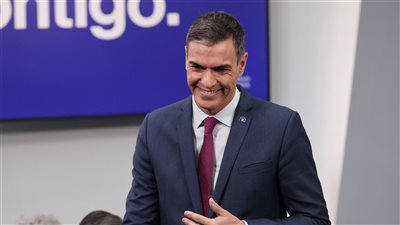 العاهل الإسباني يكلف بيدرو سانشيز بتشكيل الحكومة