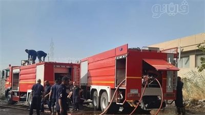 المعمل الجنائي يعاين حريقا في مخزن ملابس بالجيزة