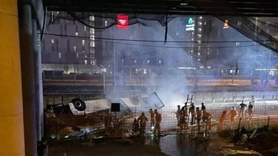 مصرع 20 شخصا إثر سقوط حافلة من أعلى جسر بالقرب من البندقية في إيطاليا (فيديو)