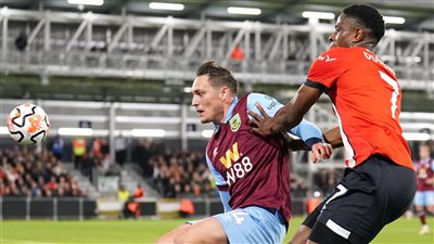 بيرنلي يفوز على لوتون تاون بهدفين بالدوري الإنجليزي