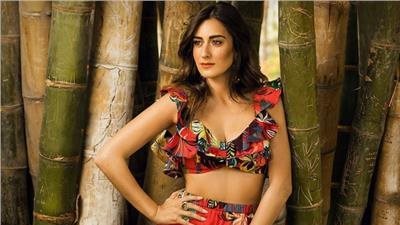 أمينة خليل لأول مرة على خشبة المسرح فى الرياض