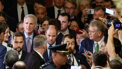 أول تعليق من كيفن مكارثي بعد إطاحته من رئاسة مجلس النواب (فيديو)