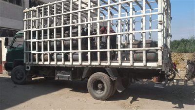 ضبط 18 ألف لتر سولار و3 أطنان مواد خام مجهولة المصدر بالبحيرة (صور)