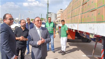 محافظ الإسكندرية يتفقد قافلة بنك الطعام المصري لدعم أهالي بشاير الخير 