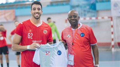 محمد مجدي يفوز بجائزة أفضل لاعب في مباراة الأهلي ونزيكو الكاميروني
