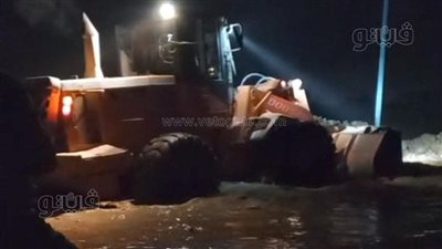 مياه السيول تغرق منازل المواطنين بمطروح وزيادة السواتر ترابية لمنع امتدادها