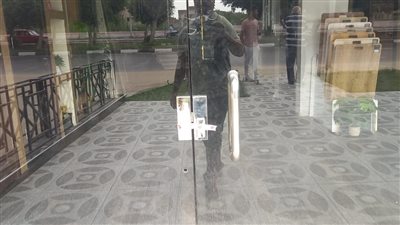 غلق 6 محال تجارية غير مرخصة في الإسماعيلية (صور) 