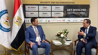 الملا يعقد جلسة مباحثات مع وزير الطاقة والتعدين الكندي على هامش معرض أديبك