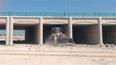 شمال سيناء تستعد لسقوط الأمطار وفصل الشتاء بتطهير مخرات السيول (صور)