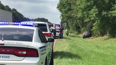 كان معه طفل عمره أقل من سنتين، لص يسطو على بنك في أمريكا