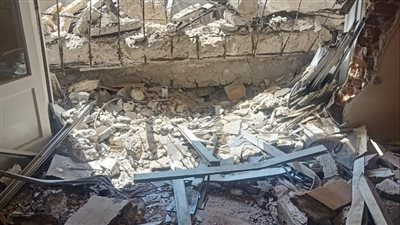 مصرع عامل وإصابة 3 آخرين في انهيار سقف شرفة بالإسكندرية (صور) 