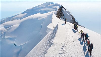 انخفاض قمة جبل جليدي في أوروبا الغربية بسبب التغير المناخي