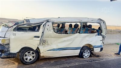 إصابة 22 عاملًا في انقلاب ميكروباص بالطريق الصحراوي الشرقي ببني سويف