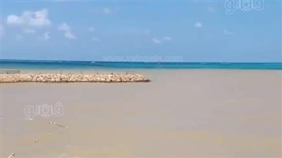 السيول تعكر بحر مرسى مطروح (صور)