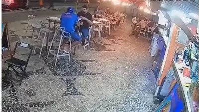 أسرع عملية اغتيال، مسلحون يقتلون 3 أطباء داخل فندق بـ 33 طلقة في 30 ثانية (صور)