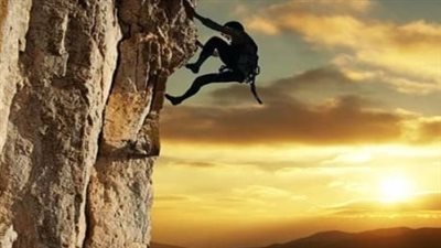 تفسير حلم صعود الجبل في المنام وعلاقته بالتخلص من الهموم والأحزان 