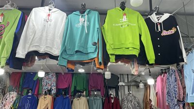 أسعار ملابس الخريف في الأسواق، تبدأ من 150 جنيها (فيديو)