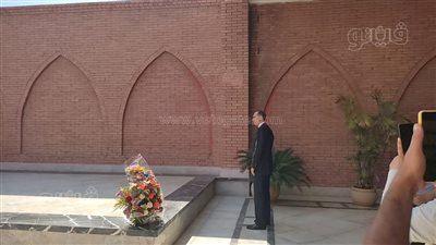 جمال مبارك يقرأ الفاتحة لوالده في ذكرى انتصارات أكتوبر (فيديو وصور)