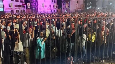 أهالي العريش يتفاعلون مع كورال روح الشرق في حفلة مجلس القبائل العربية (صور)