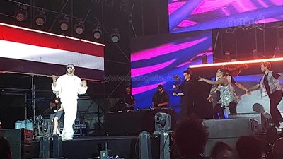 شاهد، ماذا فعل جمهور حفل وطن واحد في أسوان مع محمد رمضان (فيديو وصور)
