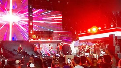 محمد رمضان يغني 