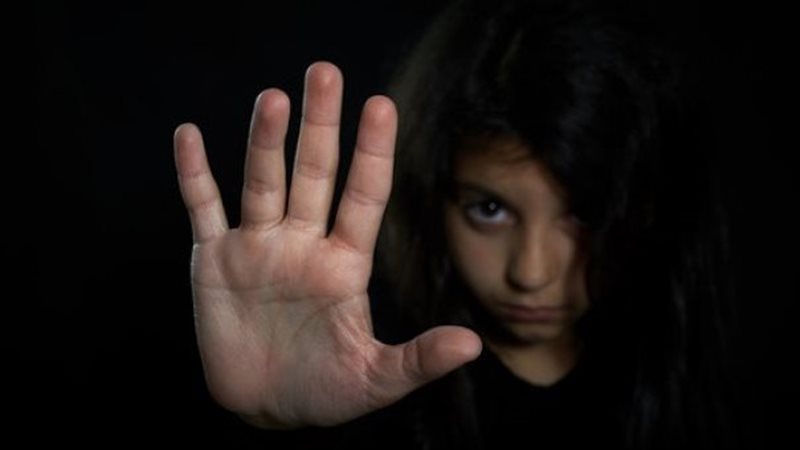 الاعتداء علي الاطفال،