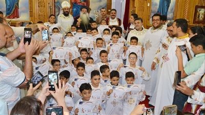 الأنبا تكلا يرسم شمامسة جدد للخدمة في إيبارشية دشنا