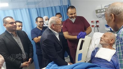 محافظ بورسعيد يزور بطل رفع الأثقال الأوليمبي محمود عبيدة بمجمع الشفا (صور)