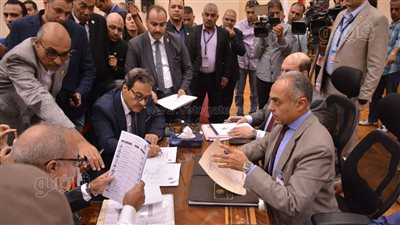  فريد زهران يتقدم بأوراق ترشحه للانتخابات الرئاسية (فيديو وصور)