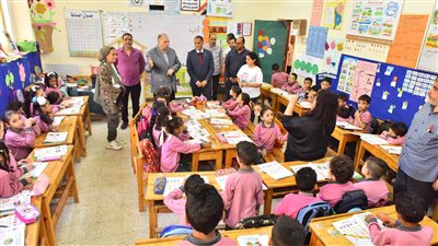  محافظ أسيوط يتفقد عددًا من المدارس ويوجه بتوعية الطلاب بمشروعات حياة كريمة