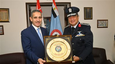 المتحدث العسكري: قاعدة طنطا الجوية تستقبل وفدًا يترأسه محافظ الغربية للتهنئة بذكرى انتصارات أكتوبر