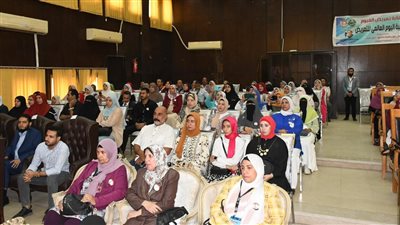 محافظ الفيوم يكرم 150 من أسر شهداء التمريض في الاحتفال بيوم الممرضة