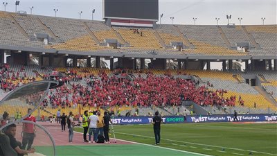 الأهلي والإسماعيلي، استقبال بالغناء من جماهير الأحمر للاعبين أثناء عمليات الإحماء (فيديو)