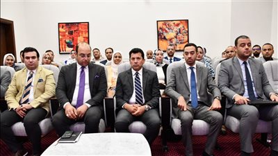 أشرف صبحي يلتقي منسقي المحافظات من مكتب العاملين بالشباب والرياضة العرب