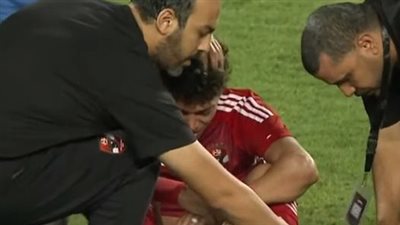 بكاء إمام عاشور بعد إصابته في لقاء الأهلي والإسماعيلي (صور)