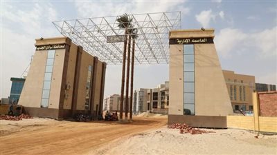 محافظ الوادي الجديد يتابع أعمال رصف وتمهيد الطرق بالعاصمة الإدارية الجديدة 