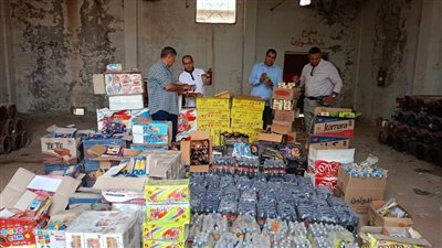 ضبط 16 ألف عبوة مواد غذائية منتهية الصلاحية بالبحيرة (صور)