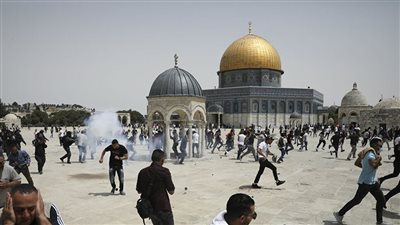 أحداث فلسطين وإسرائيل، جيش الاحتلال يغلق المسجد الأقصى للمرة الأولى منذ شهور 