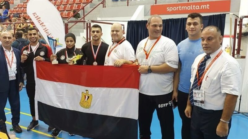 المنتخب الوطني لرفع