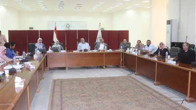 الإسكان: بحث إعادة تخطيط محاور الخدمات بالعاشر من رمضان