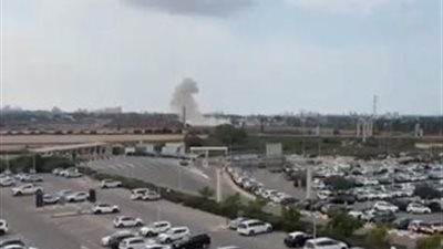 لحظة سقوط صواريخ المقاومة الفلسطينية على مطار بن جوريون (فيديو)