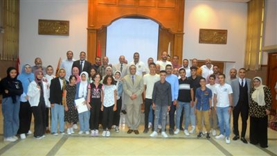 شركة حلوان للصناعات غير الحديدية تكرم أبناء العاملين والعاملين المحالين للمعاش