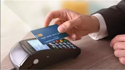 بعد قرار المركزي المصري بإلغاء التعامل بها في الخارج.. الهدف من وقف استخدام بطاقات الخصم المباشر.. وخبراء: زيادة الحصيلة الدولارية من خلال هذه الطرق