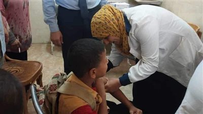 770 ألف طالب يتلقون تطعيم الالتهاب السحائي والتطعيم الثنائي بالمنيا 
