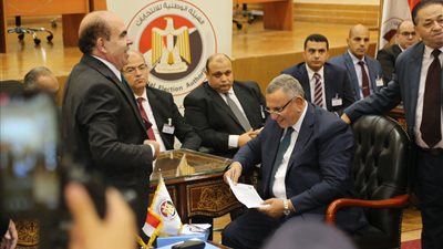 انطلاق موكب عبد السند يمامة من حزب الوفد لتقديم أوراق ترشحه للرئاسة (صور)