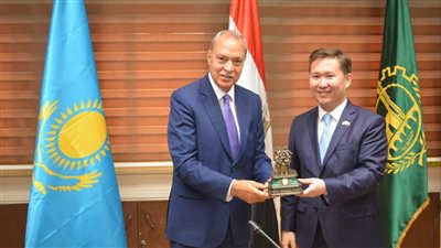 محافظ القليوبية يستقبل سفير جمهورية كازاخستان بالقاهرة 