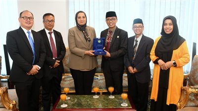 جامعة عين شمس تستقبل وفدا من معهد دار السلام بإندونيسيا