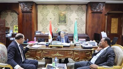 محافظ المنيا يلتقي عددا من أعضاء مجلسي النواب والشيوخ لمناقشة قضايا المواطنين