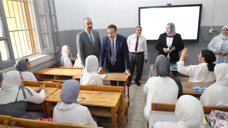 محافظ المنوفية داخل