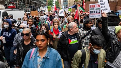 الآلاف يتظاهرون في نيويورك دعما لغزة ورفضا للدعم الأمريكي لإسرائيل (صور) 